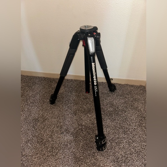 Manfrotto MT055XPRO3 tripod - Picture 2 of 8